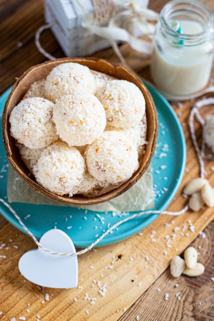Mandel-Kokos-Kugeln vegan und köstlich