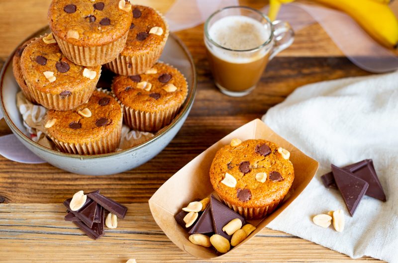 Bananen-Erdnuss-Muffins mit Schokolade (vegan &amp; glutenfrei) – Christine ...