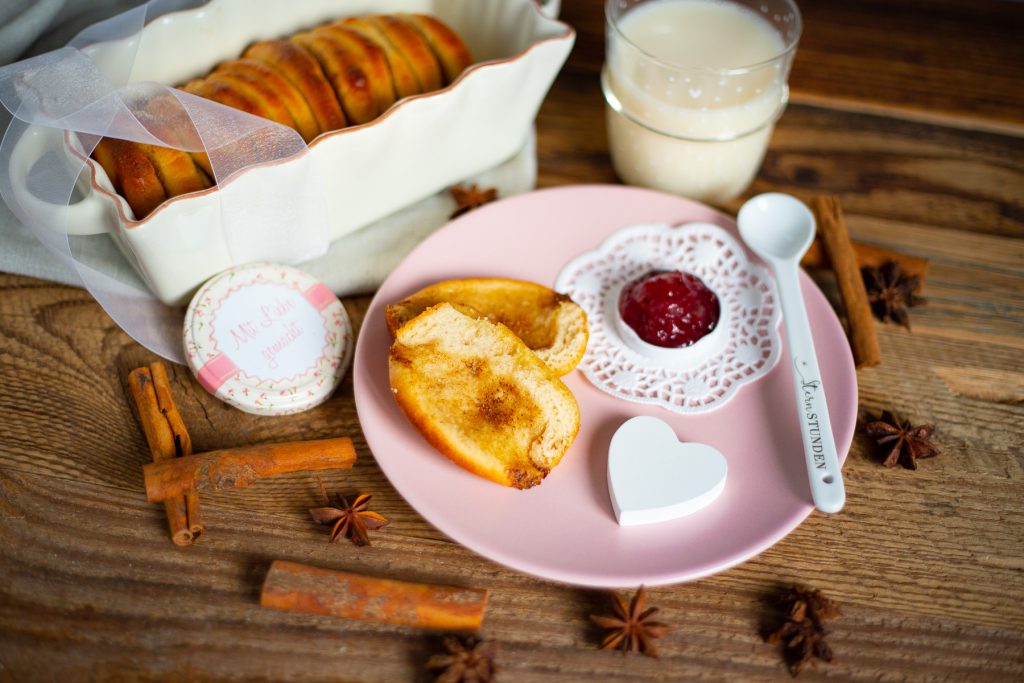 süßes Hefebäck mit Gewürzen